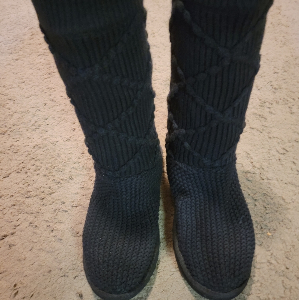Ugg Black NWOT Cable Knit Boots